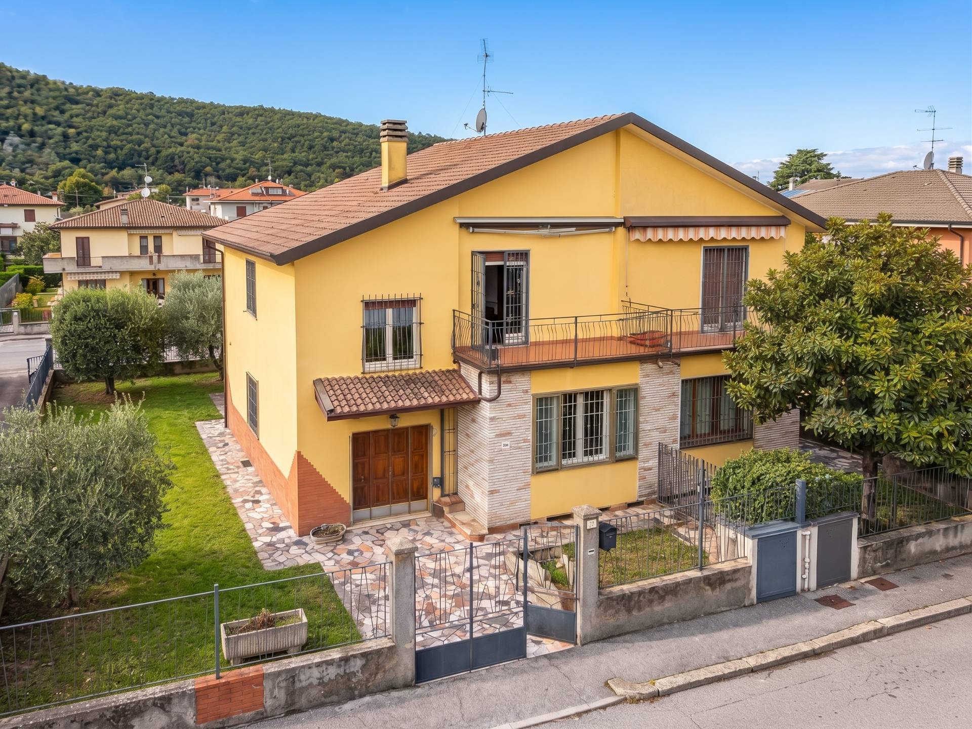 Villetta bifamiliare in vendita a Brescia, Q.re Abba