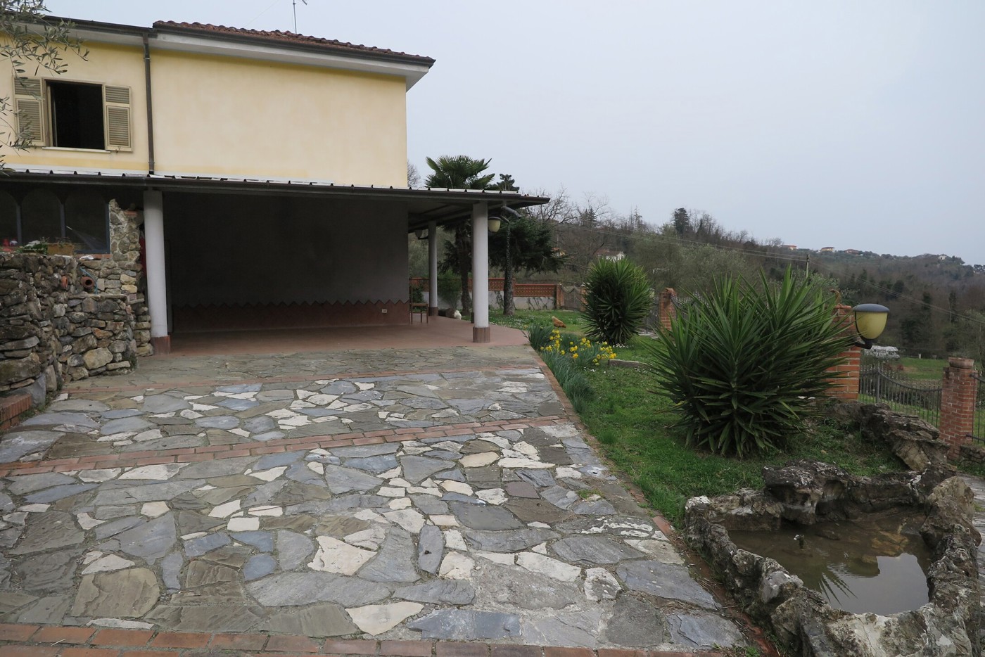 Casa indipendente con giardino a Vezzano Ligure