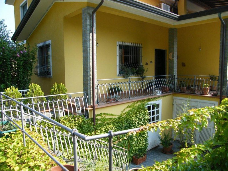 Villa con giardino a Ameglia