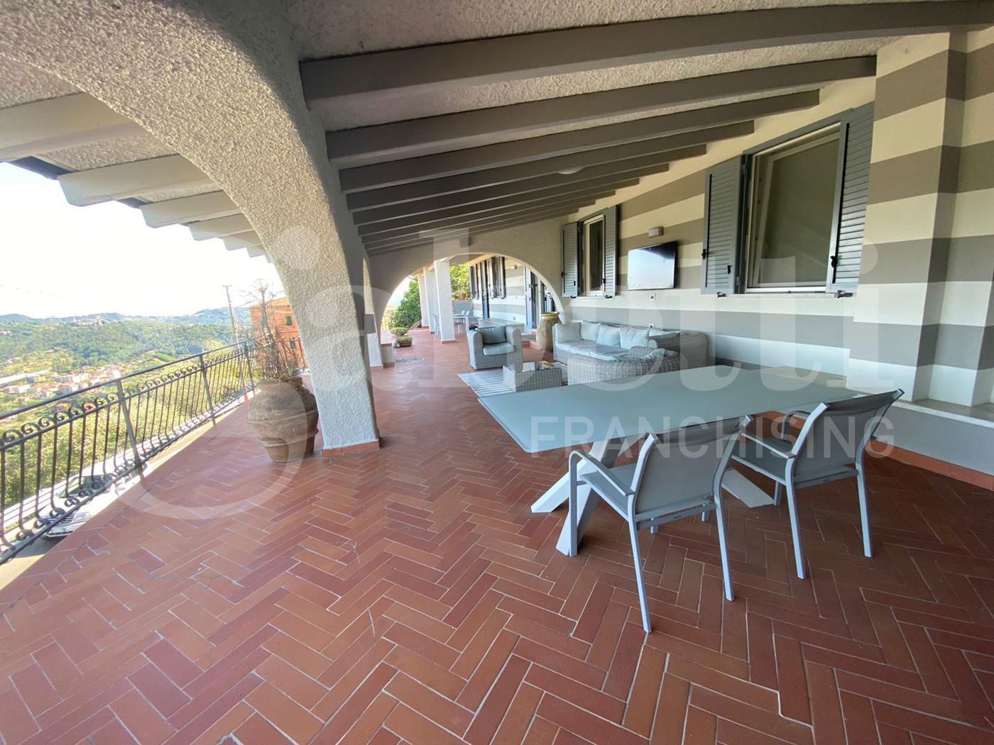 Villa con giardino a Vezzano Ligure