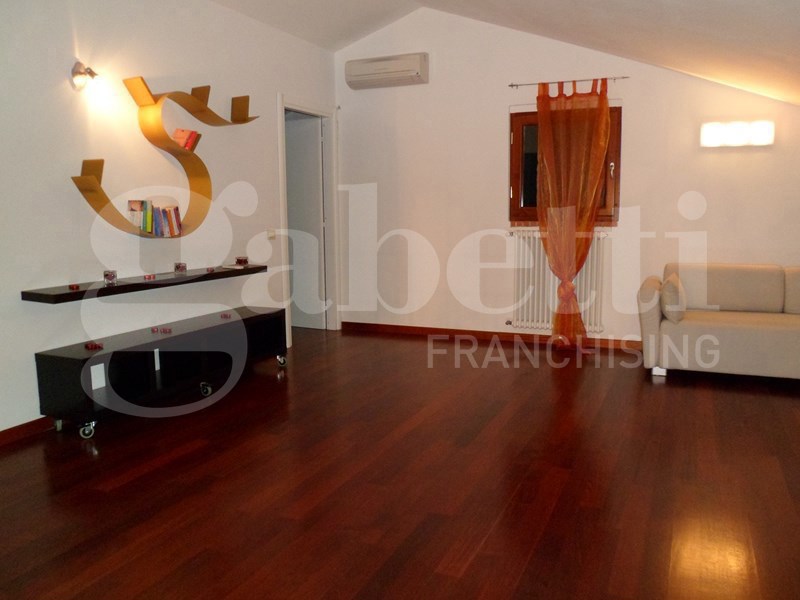 Trilocale con giardino a Castelnuovo Magra