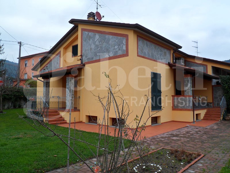 Trilocale con giardino a Castelnuovo Magra