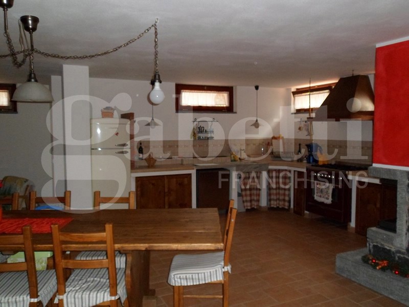 Trilocale con giardino a Castelnuovo Magra