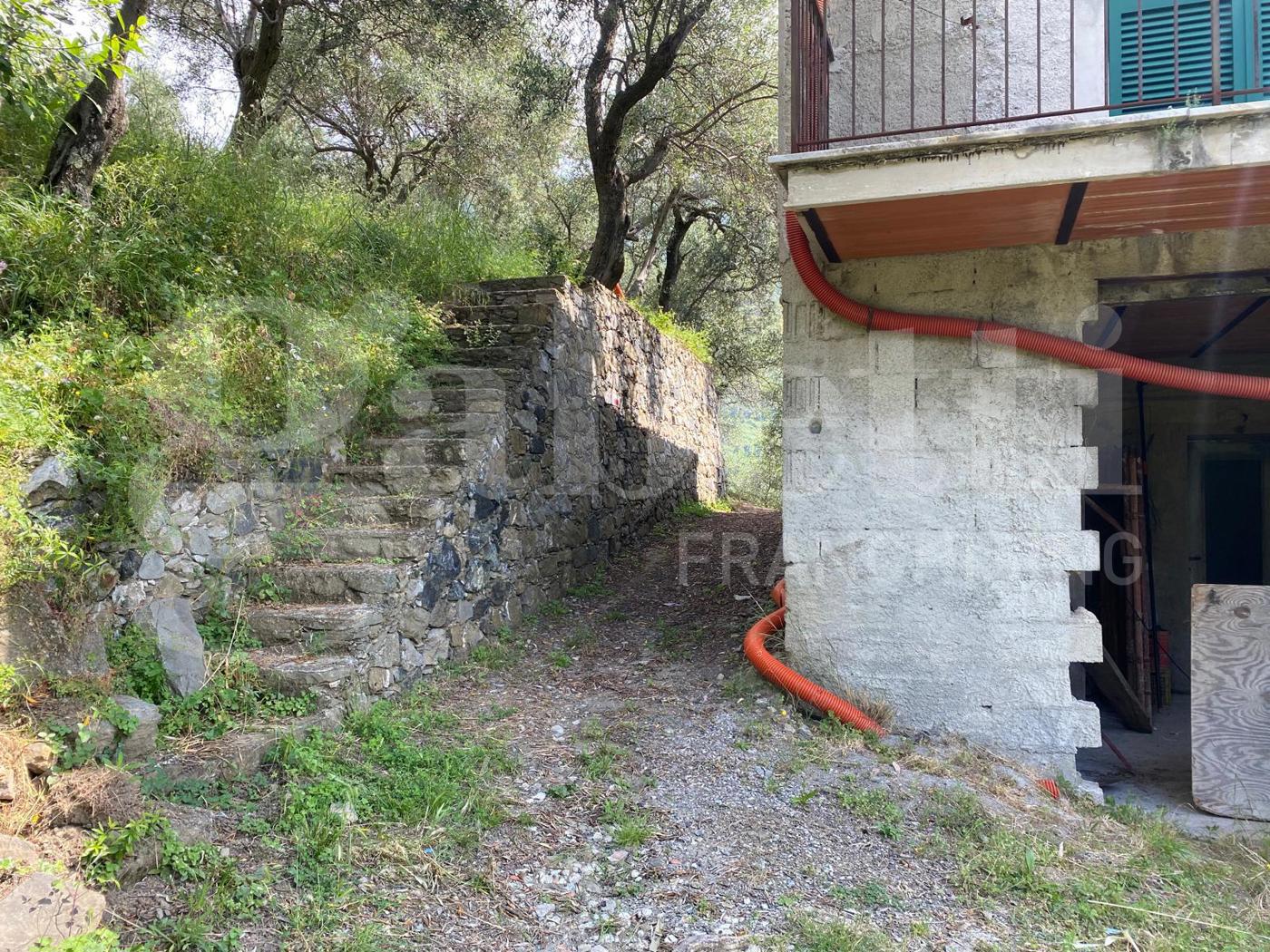 Casa indipendente con box doppio a Levanto