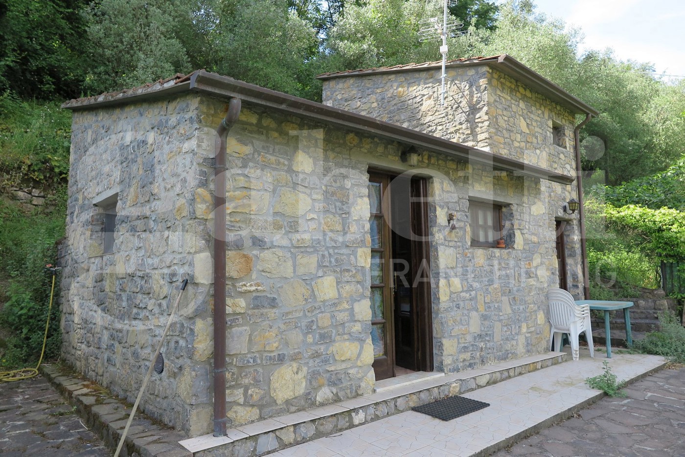 Rustico con giardino a Lerici
