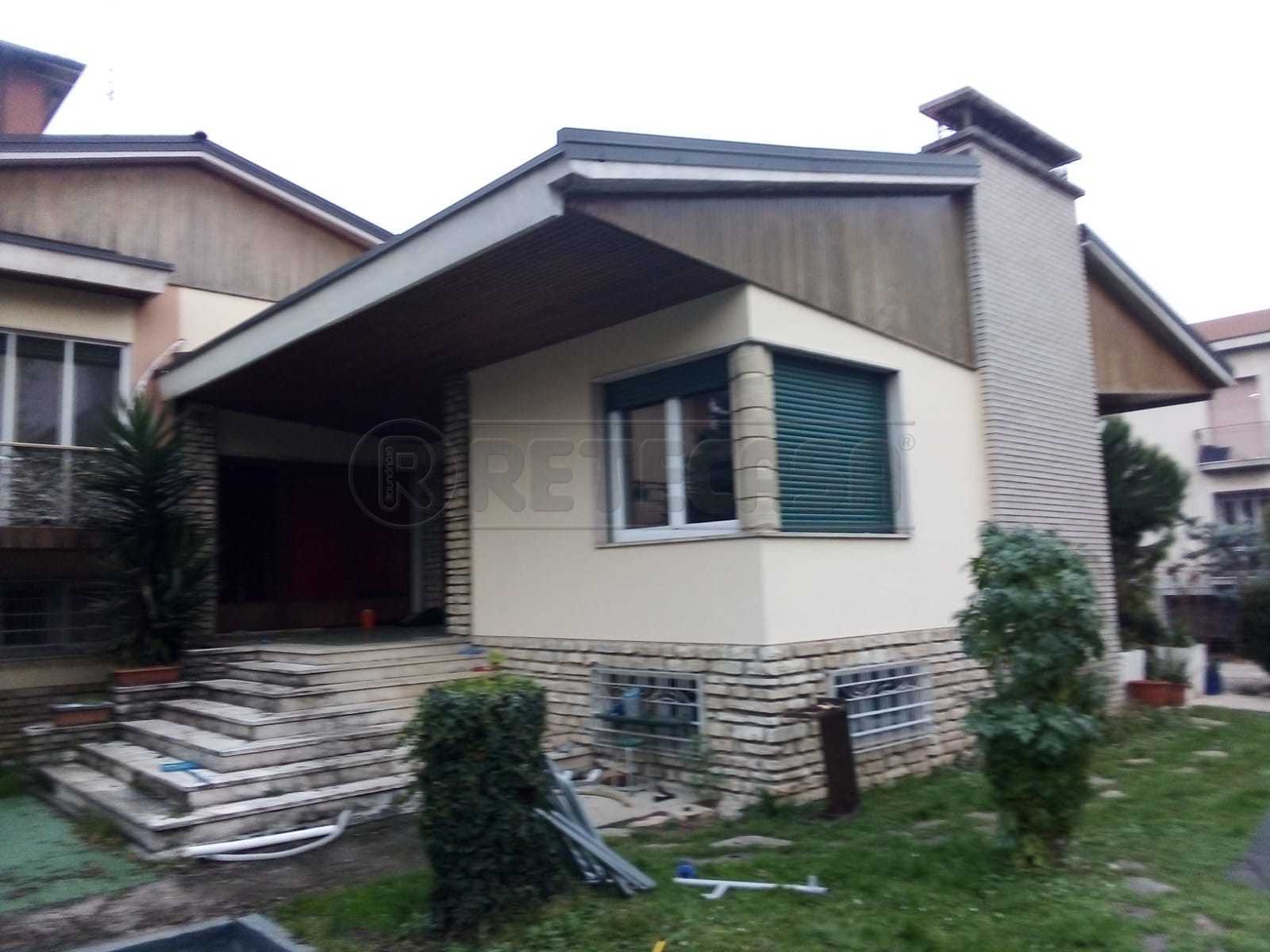 Villa con giardino in via dante paci 13, Bergamo