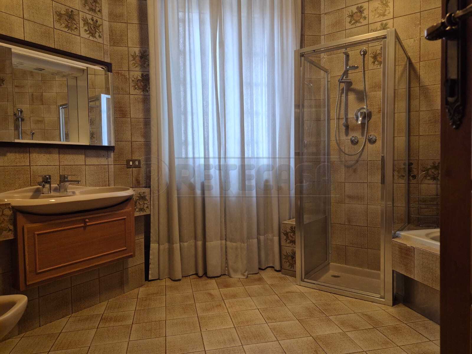 Quadrilocale con terrazzo in via tasso, Bergamo