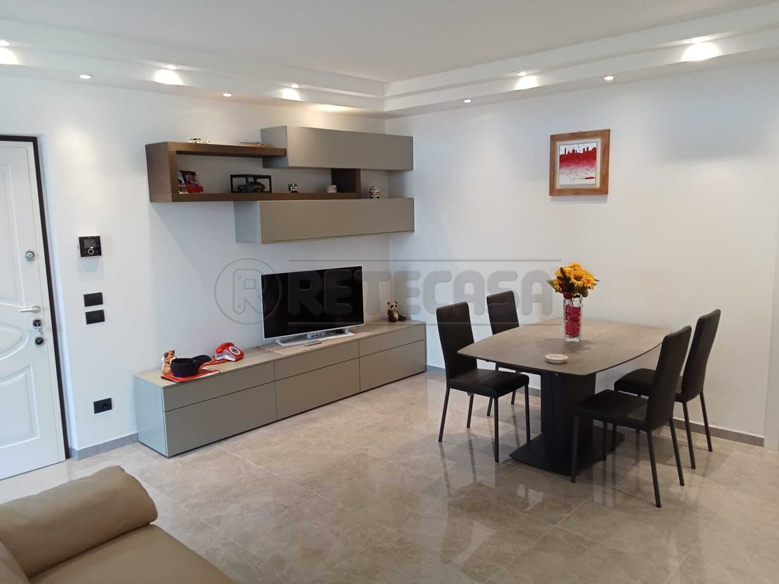 Trilocale con terrazzo in via paderno 42, Seriate