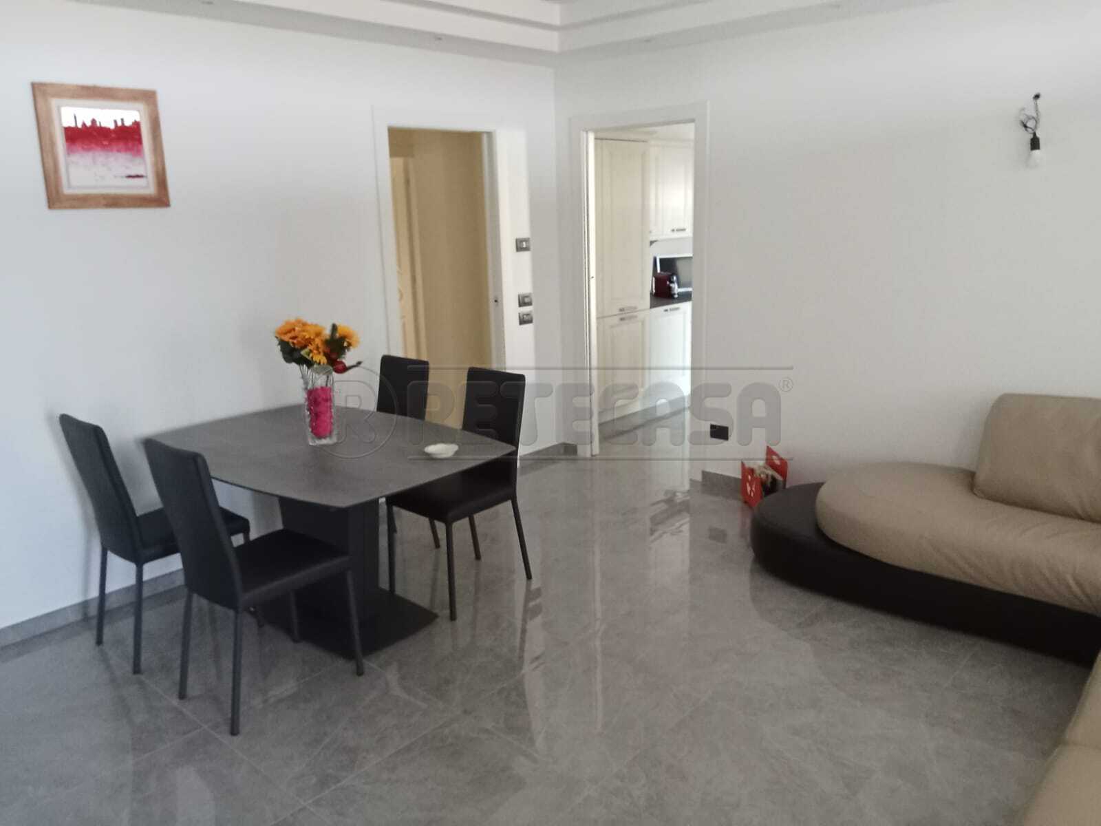 Trilocale con terrazzo in via paderno 42, Seriate