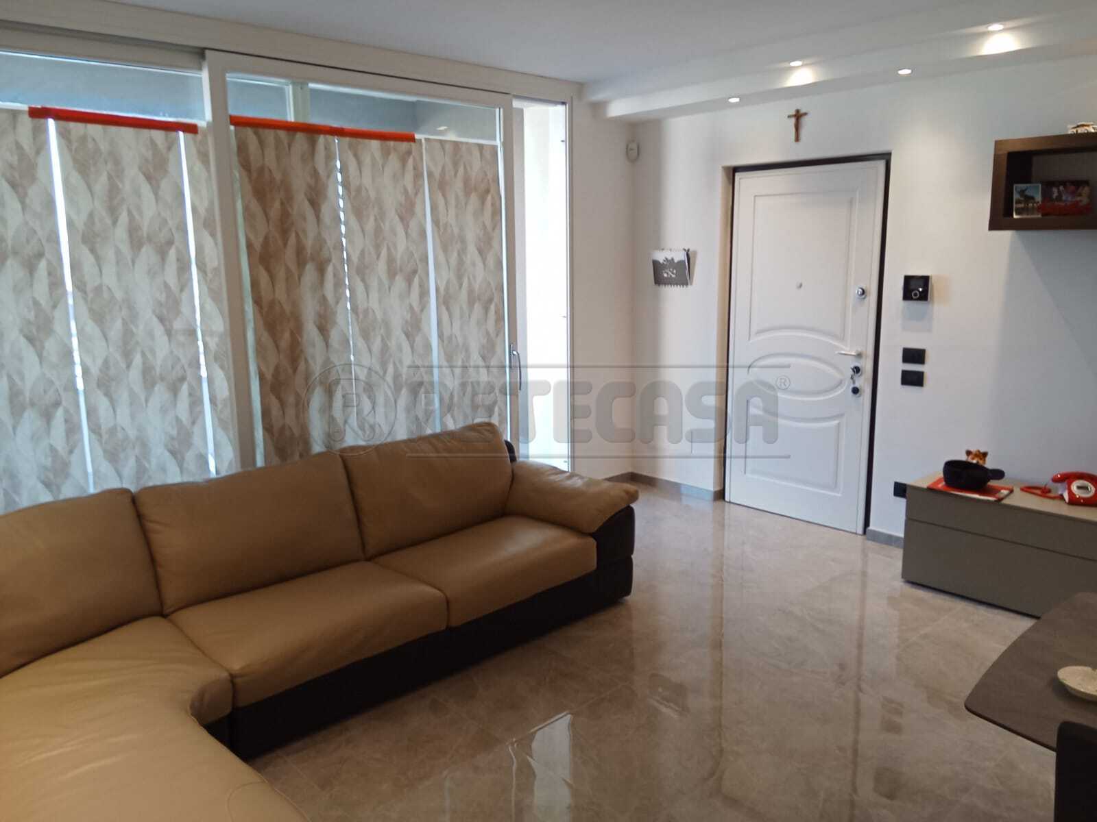 Trilocale con terrazzo in via paderno 42, Seriate