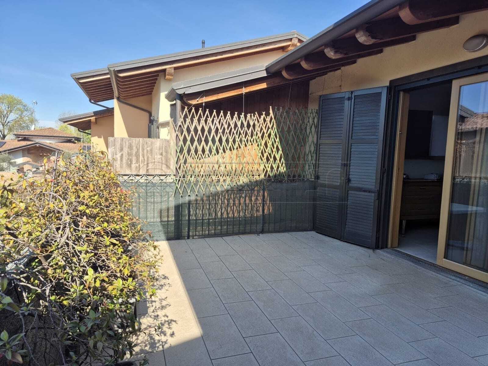 Trilocale con terrazzo a Cavernago
