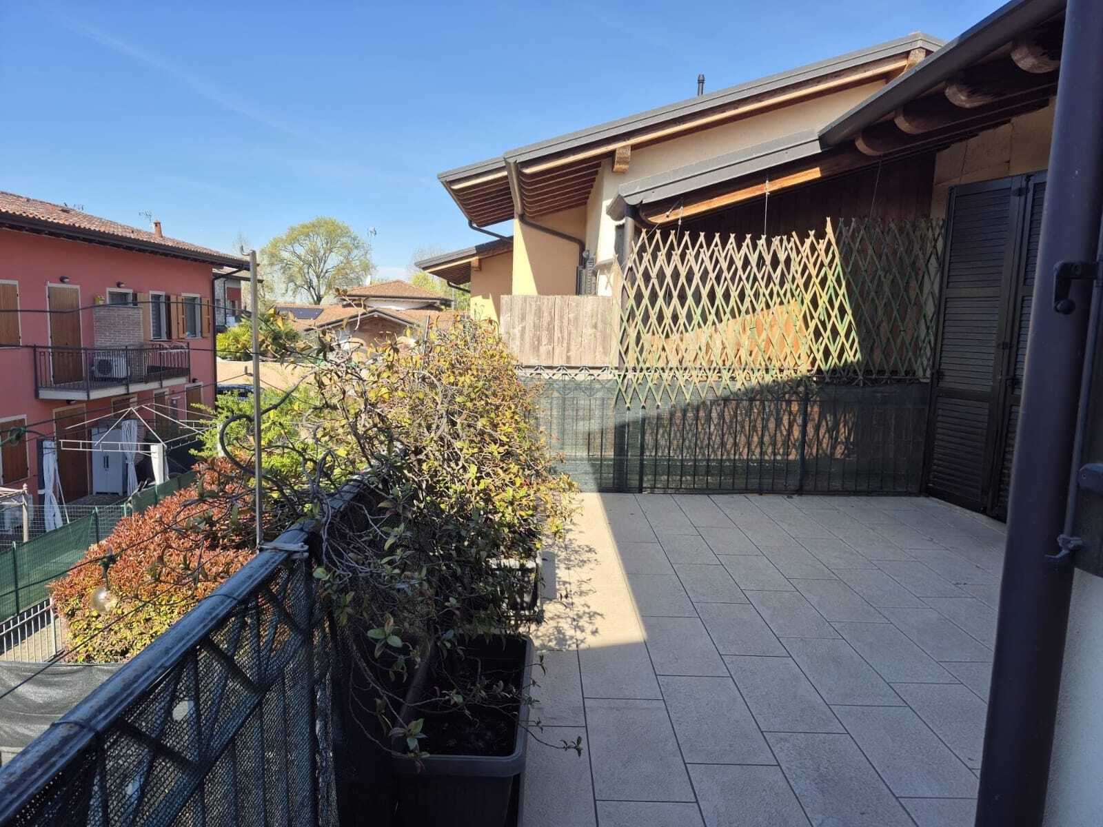 Trilocale con terrazzo a Cavernago