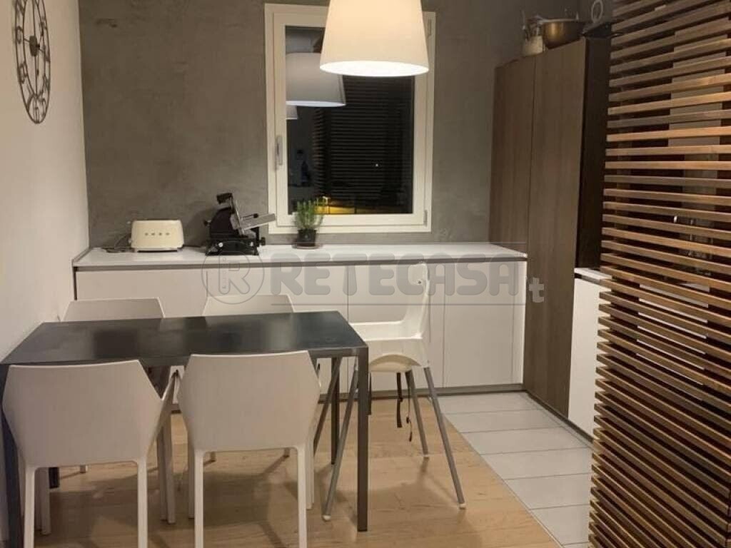 Trilocale con terrazzo in piazza umberto i, Nembro