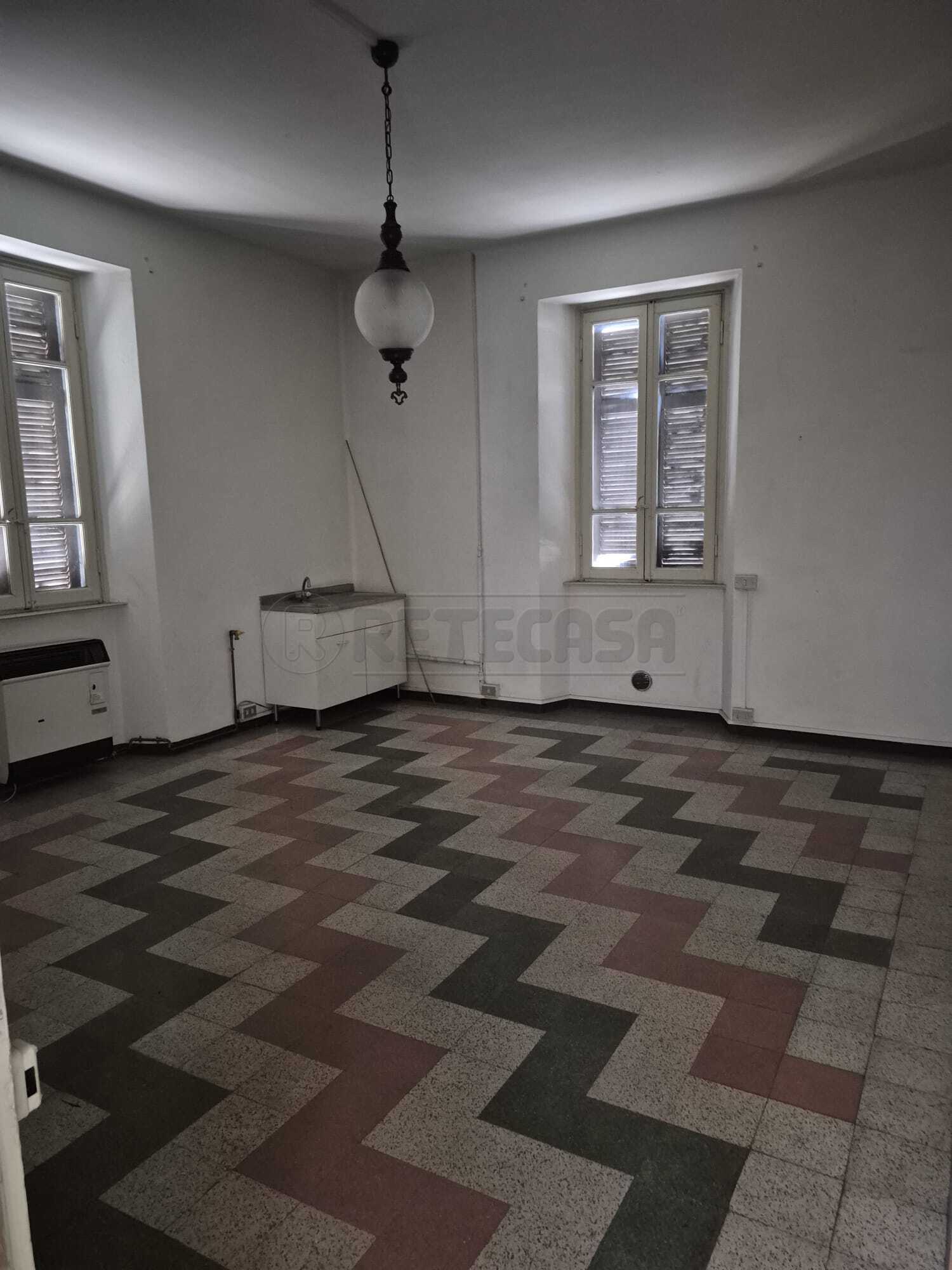 Trilocale da ristrutturare a Curno