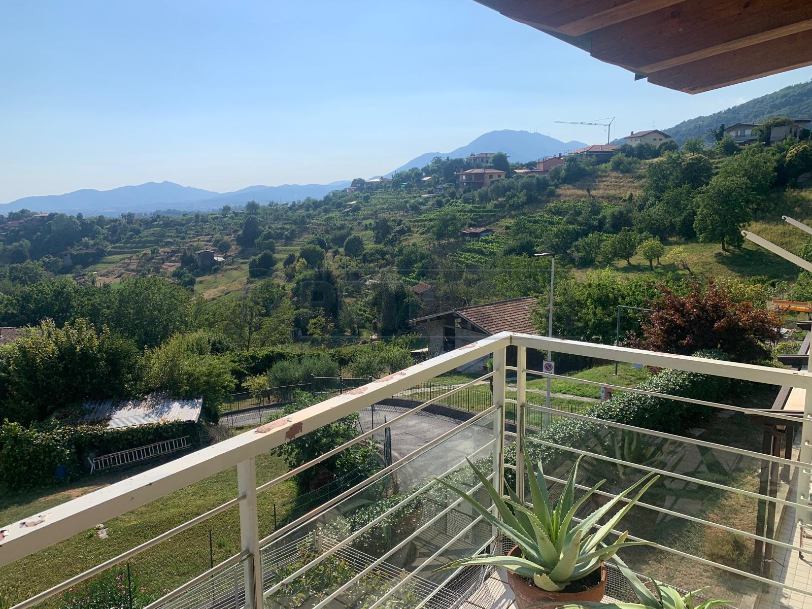 Bilocale con terrazzo a Sorisole