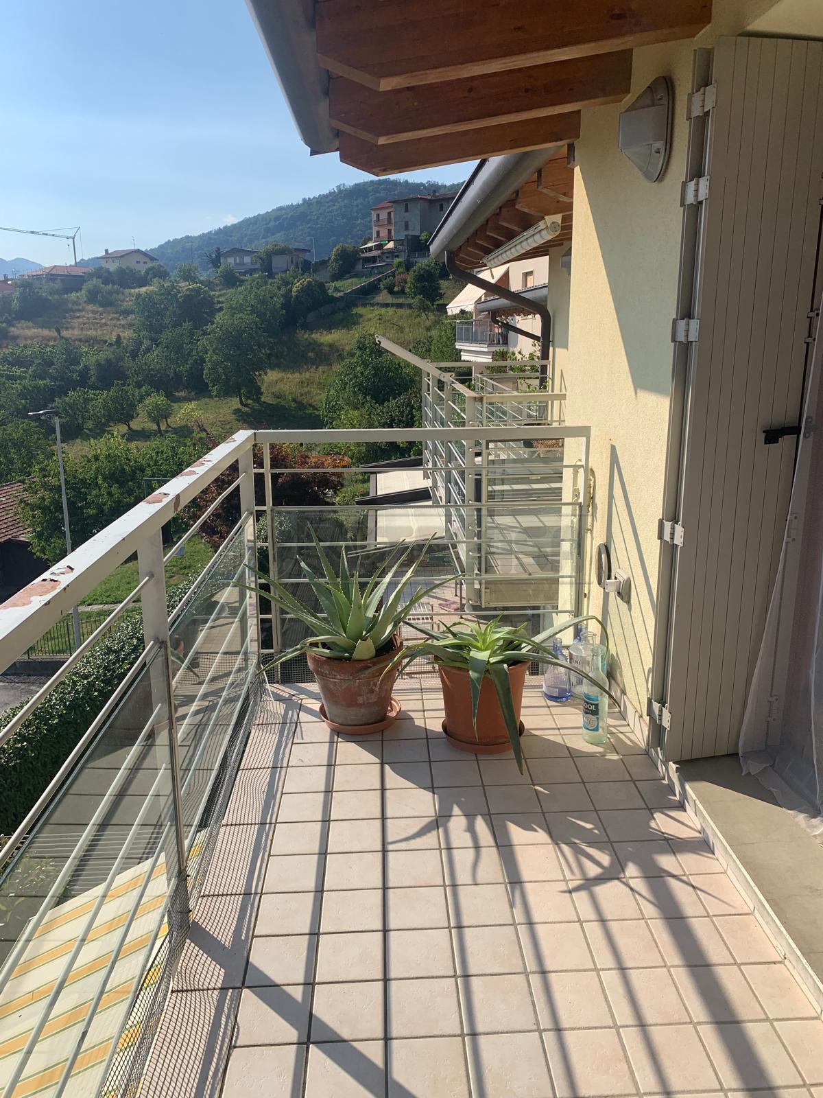 Bilocale con terrazzo a Sorisole