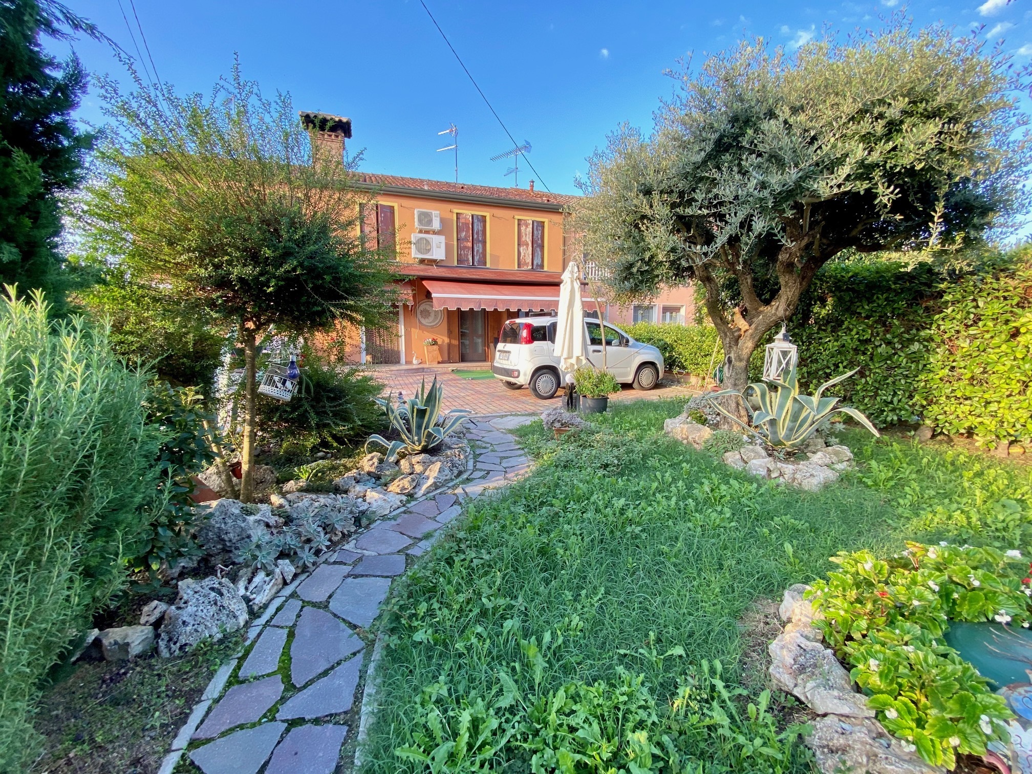 Casa indipendente con giardino in via marco polo, Guarda Veneta