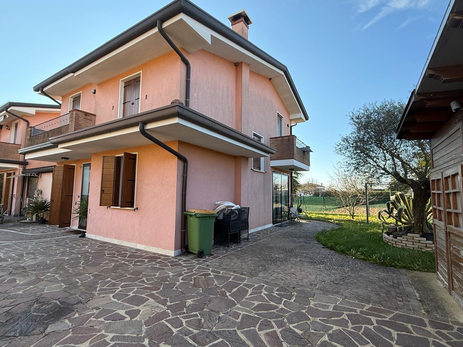 Casa indipendente con giardino a Boara Pisani