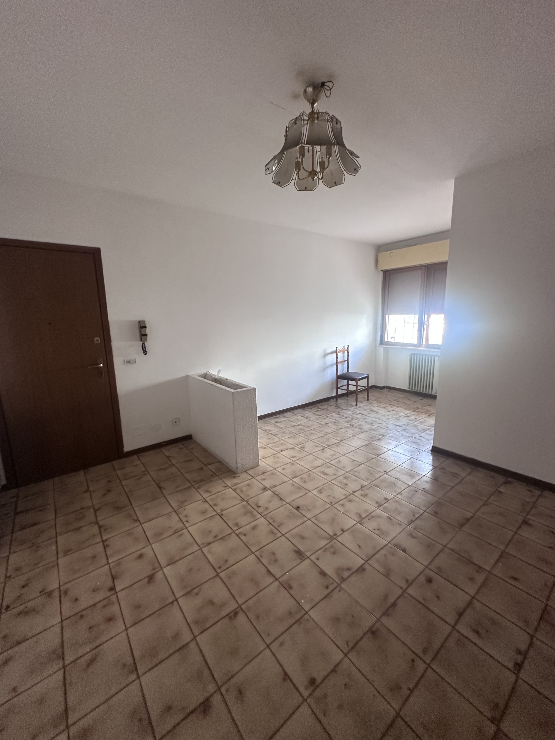 Trilocale con box in via grandi 107, Polesella