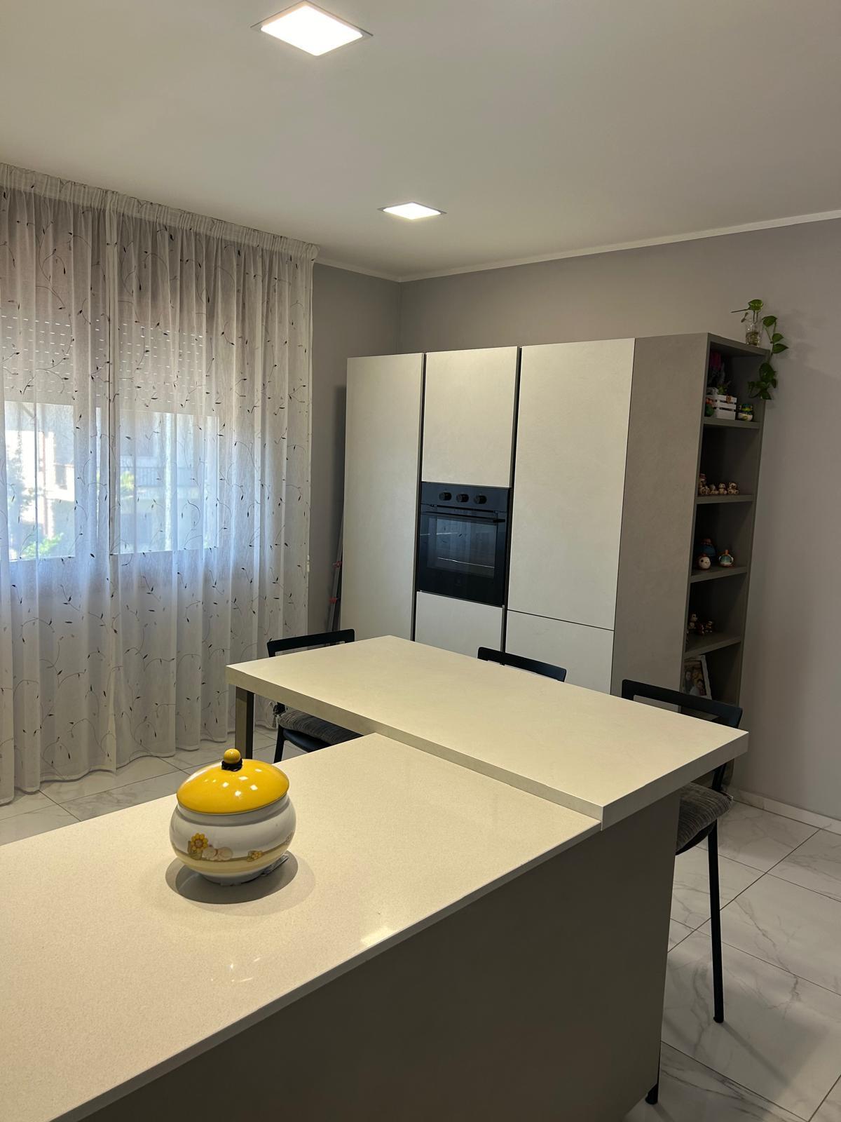 Casa indipendente con giardino in via giuseppe mazzini, Porto Viro