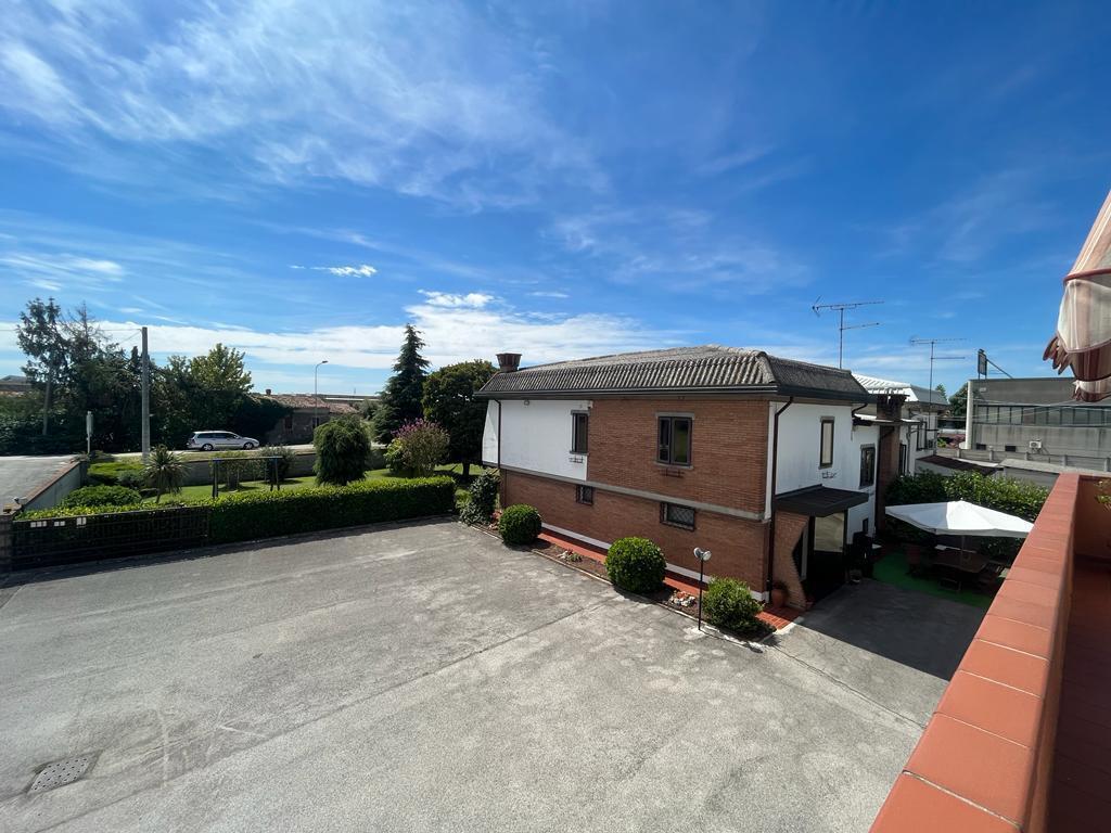 Locale commerciale in vendita a Ceregnano