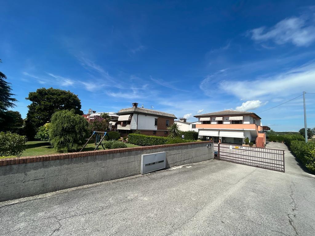 Locale commerciale in vendita a Ceregnano