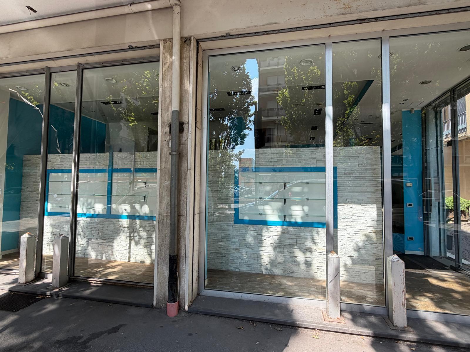 Locale commerciale in vendita in corso del popolo 160, Rovigo