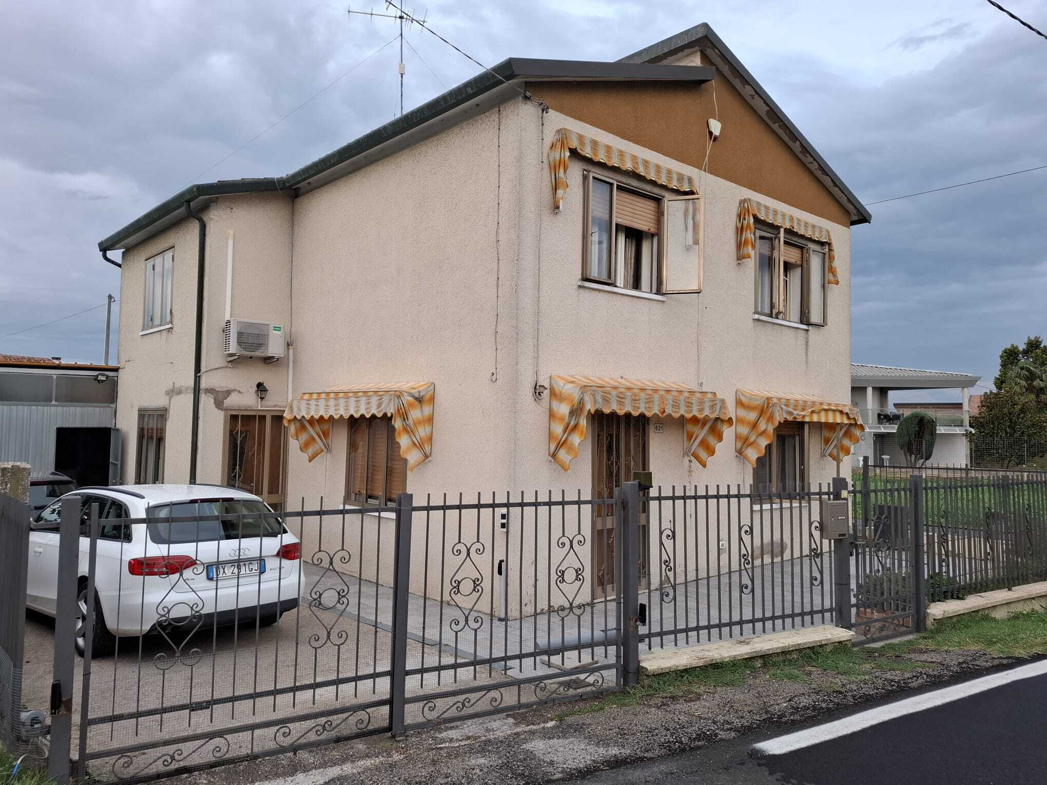 Casa indipendente con box doppio in via argine adigetto, Fratta Polesine