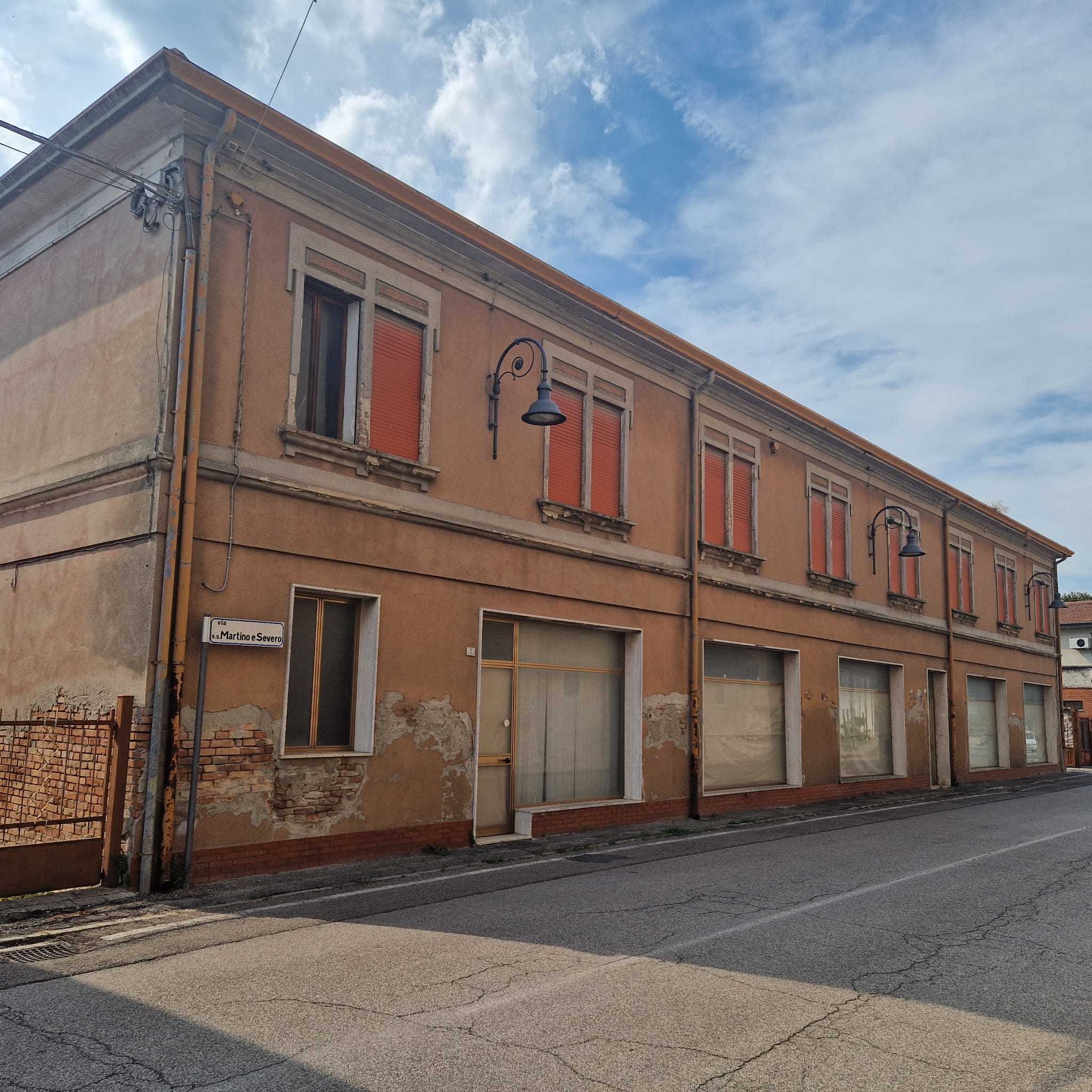 Locale commerciale in vendita a Crespino