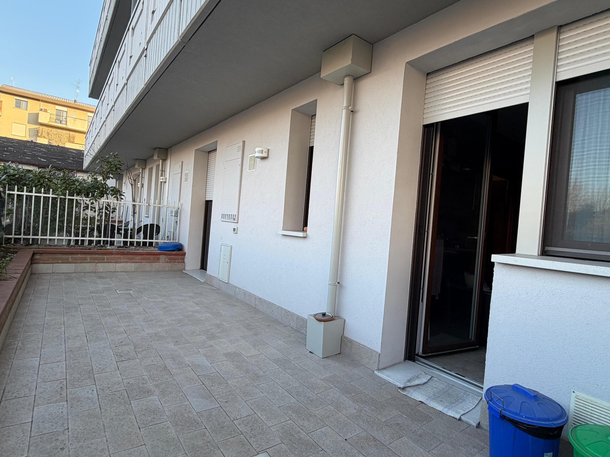Trilocale con terrazzo in via aldo moro 5, Rovigo