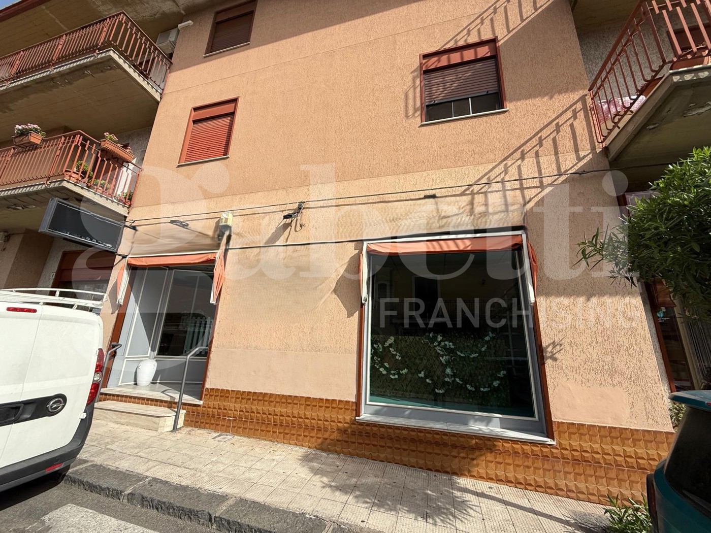 Negozio in vendita a Pedara