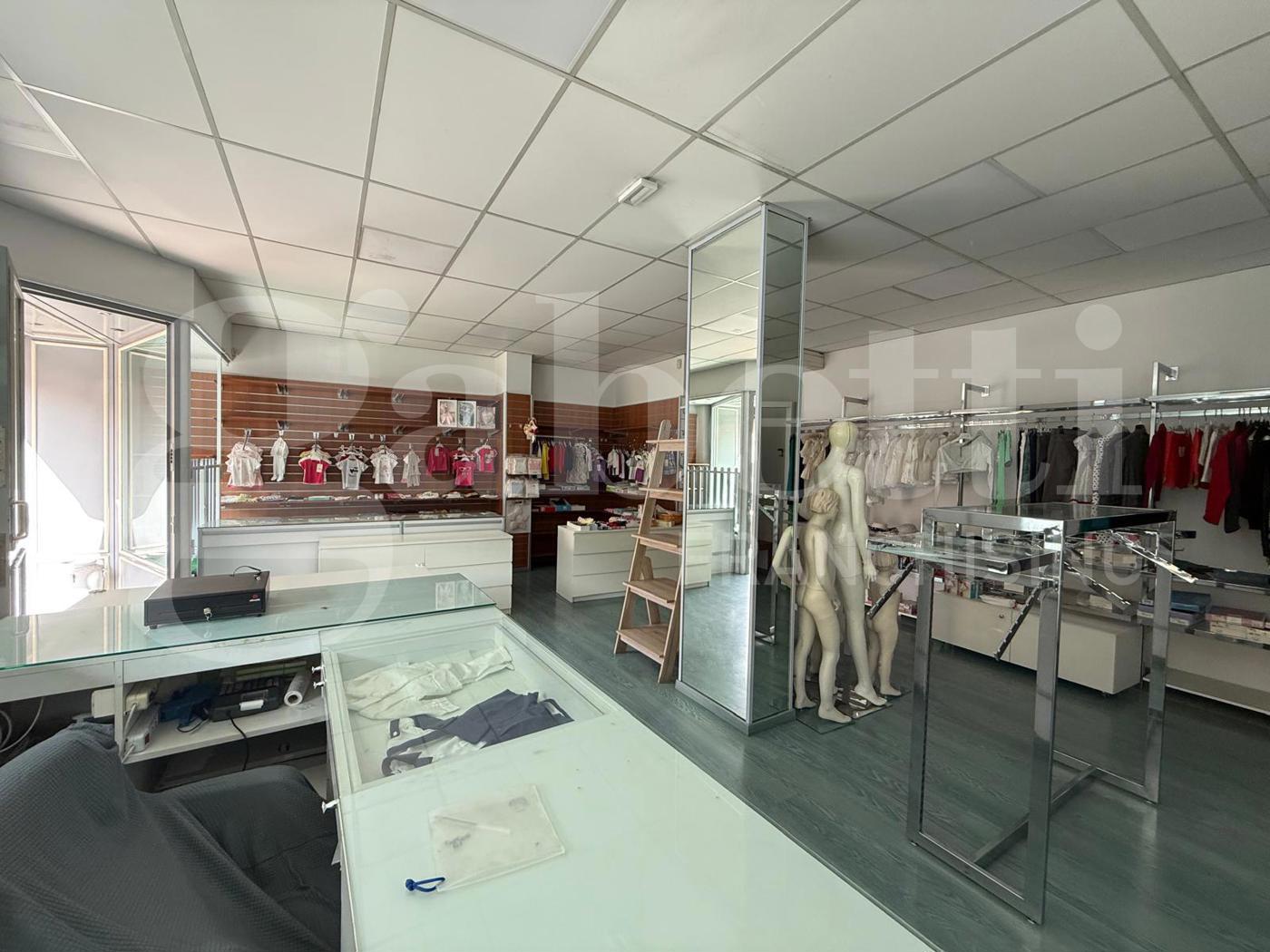 Negozio in vendita a Pedara