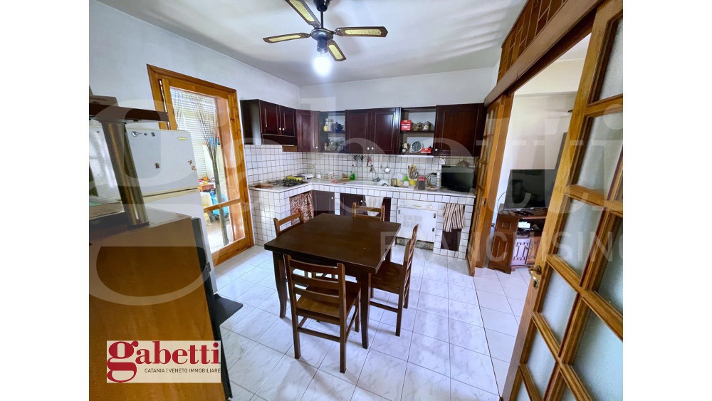 Quadrilocale in vendita a Aci Catena