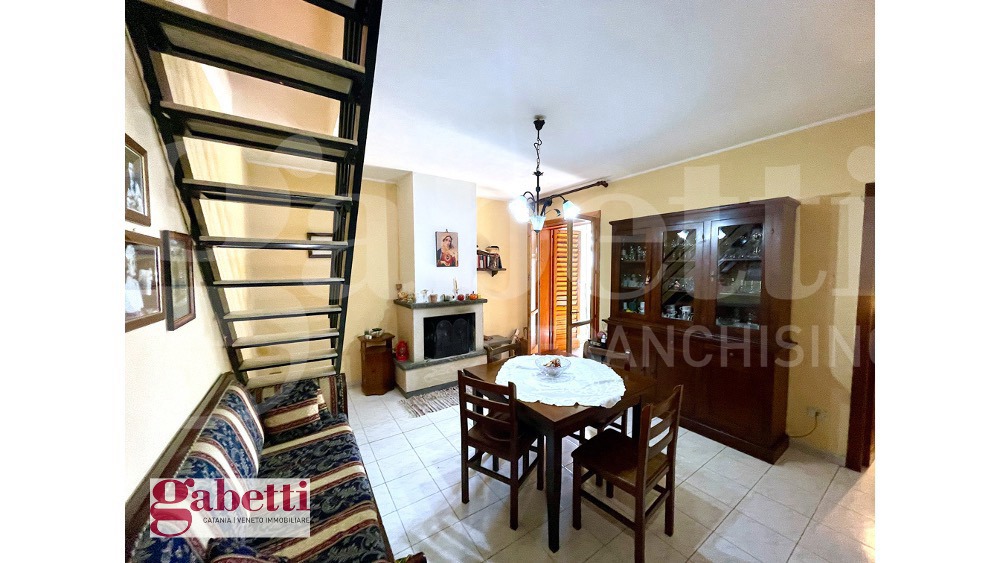 Quadrilocale in vendita a Aci Catena
