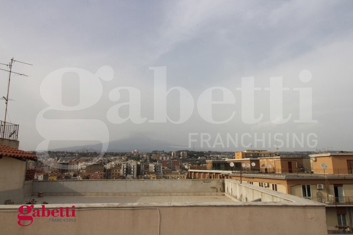 Quadrilocale con box doppio a Catania