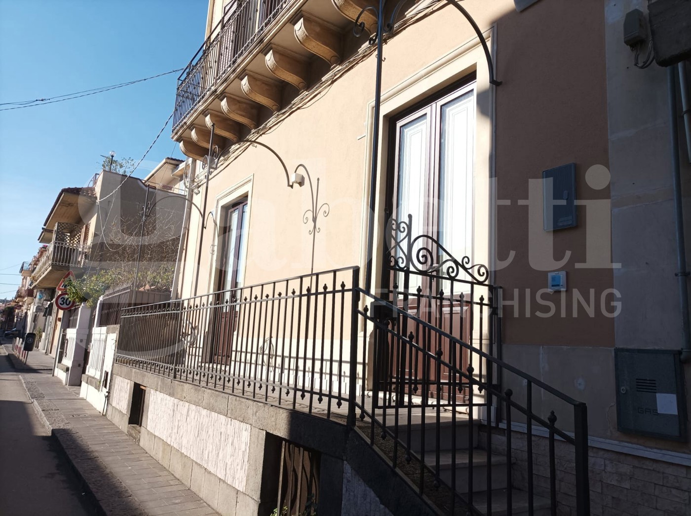 Quadrilocale ristrutturato a Aci Castello