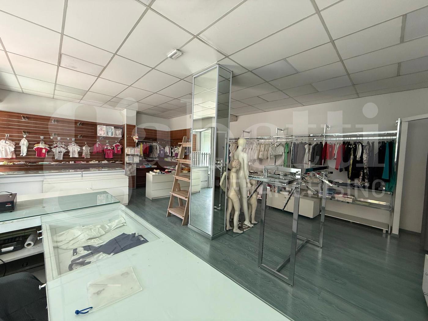 Negozio in vendita a Pedara