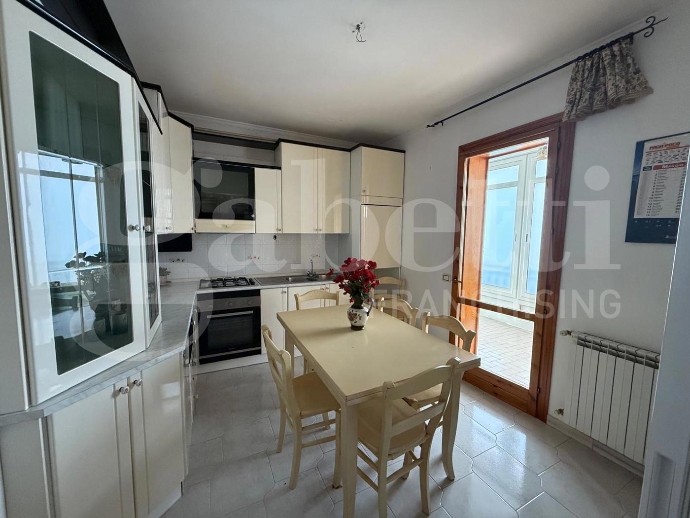 Trilocale arredato in affitto a Aci Catena