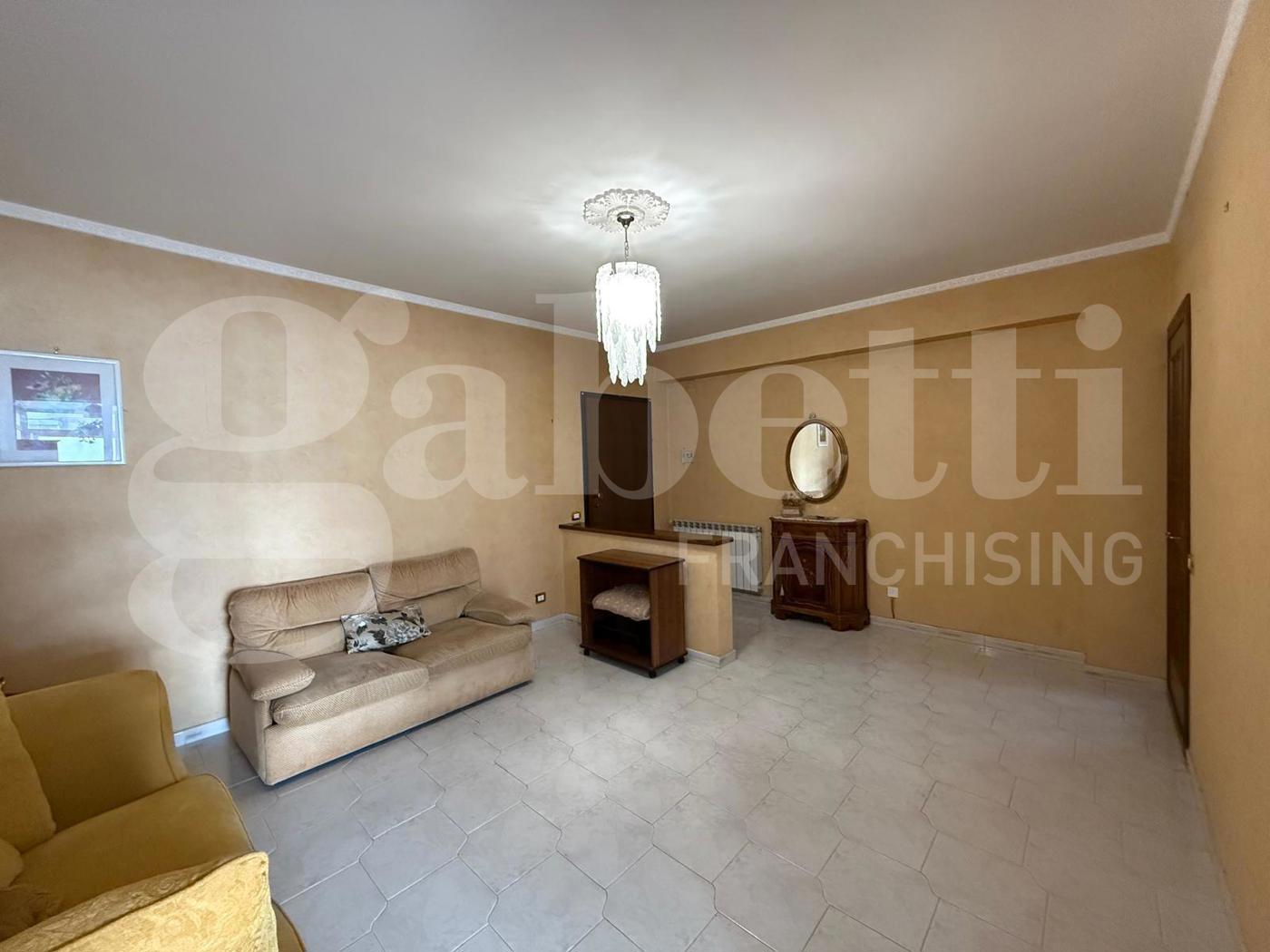 Trilocale arredato in affitto a Aci Catena