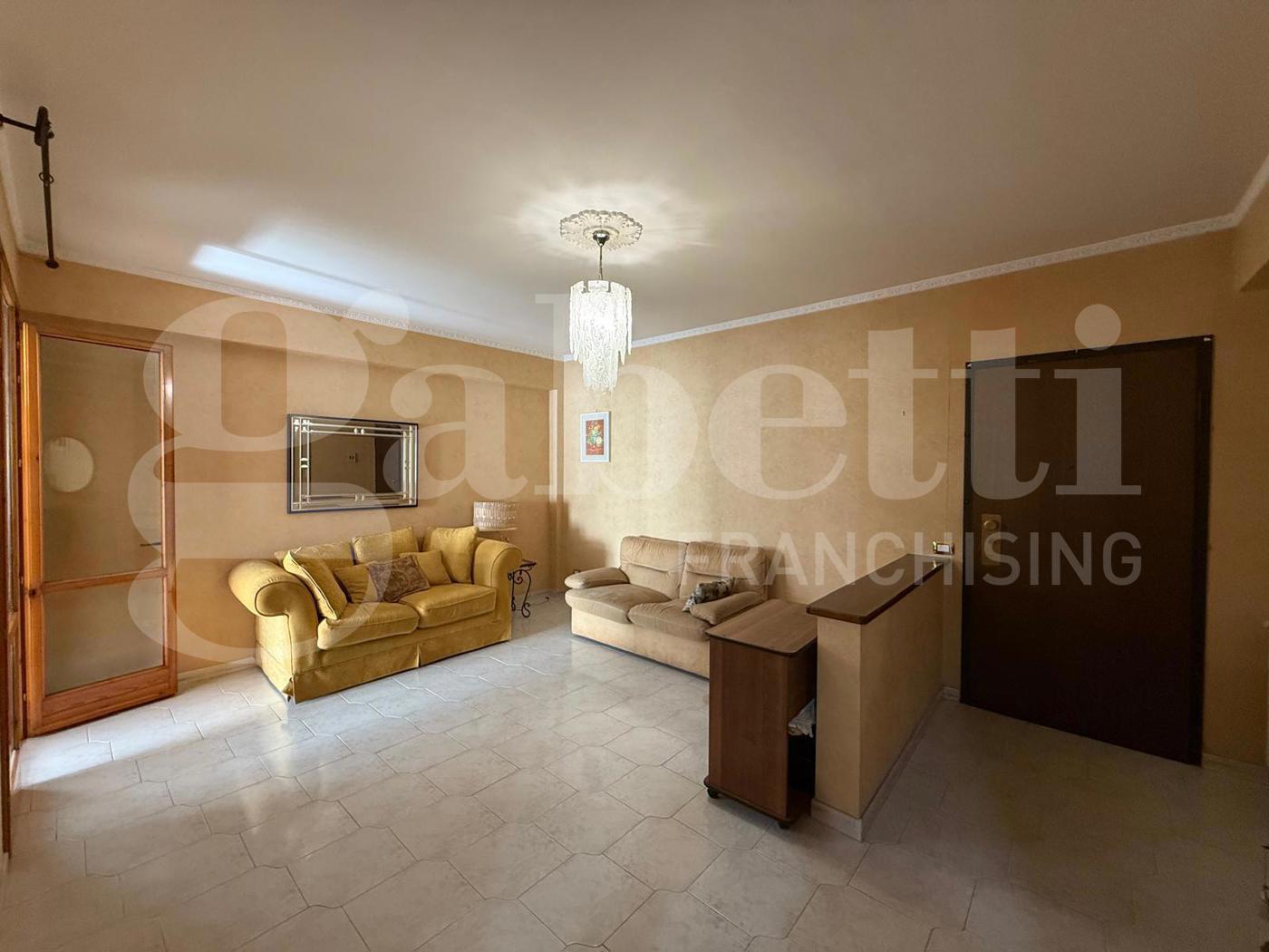 Trilocale arredato in affitto a Aci Catena