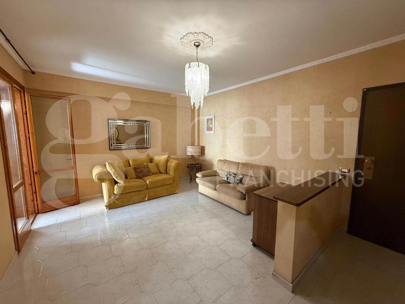 Trilocale arredato in affitto a Aci Catena