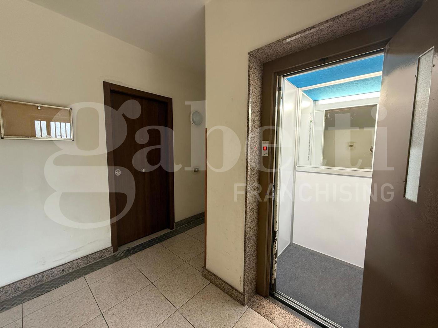 Trilocale arredato in affitto a Aci Catena