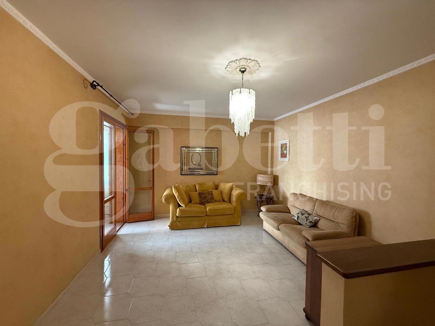 Trilocale arredato in affitto a Aci Catena