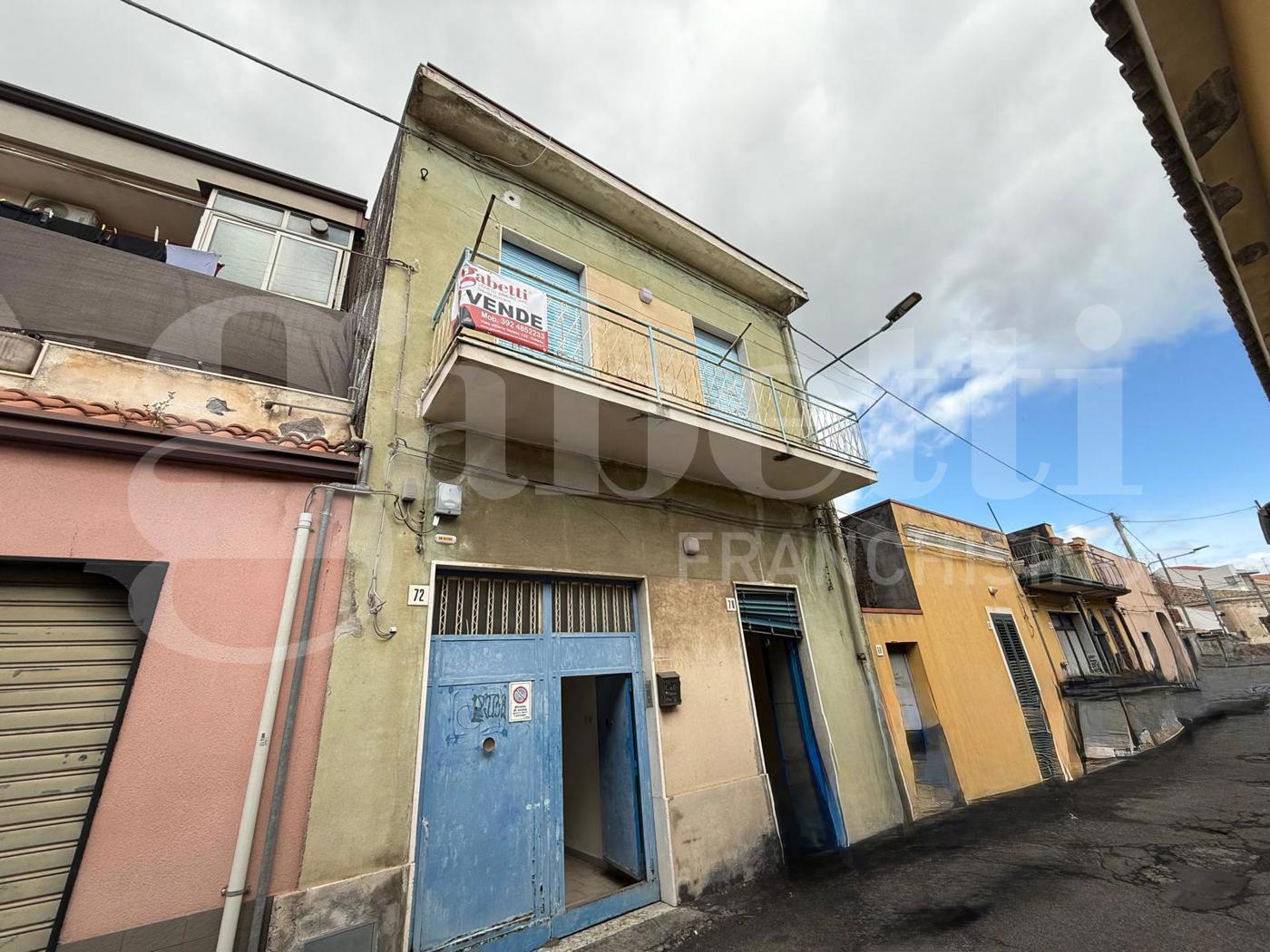 Casa indipendente da ristrutturare a Pedara