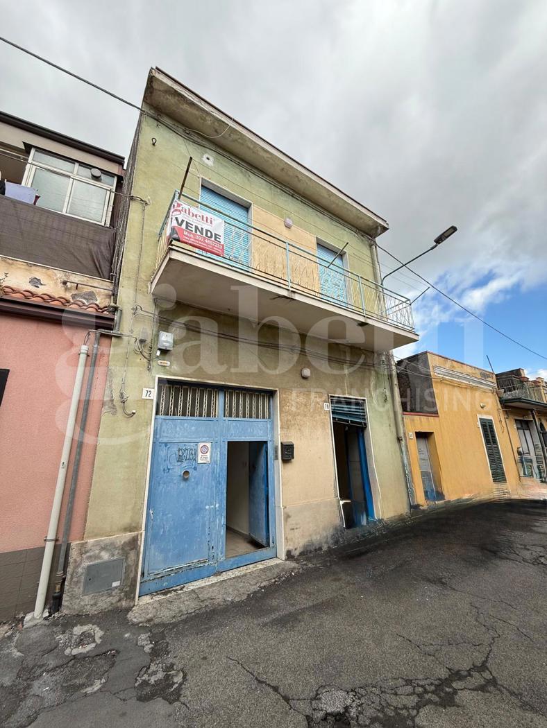 Casa indipendente da ristrutturare a Pedara