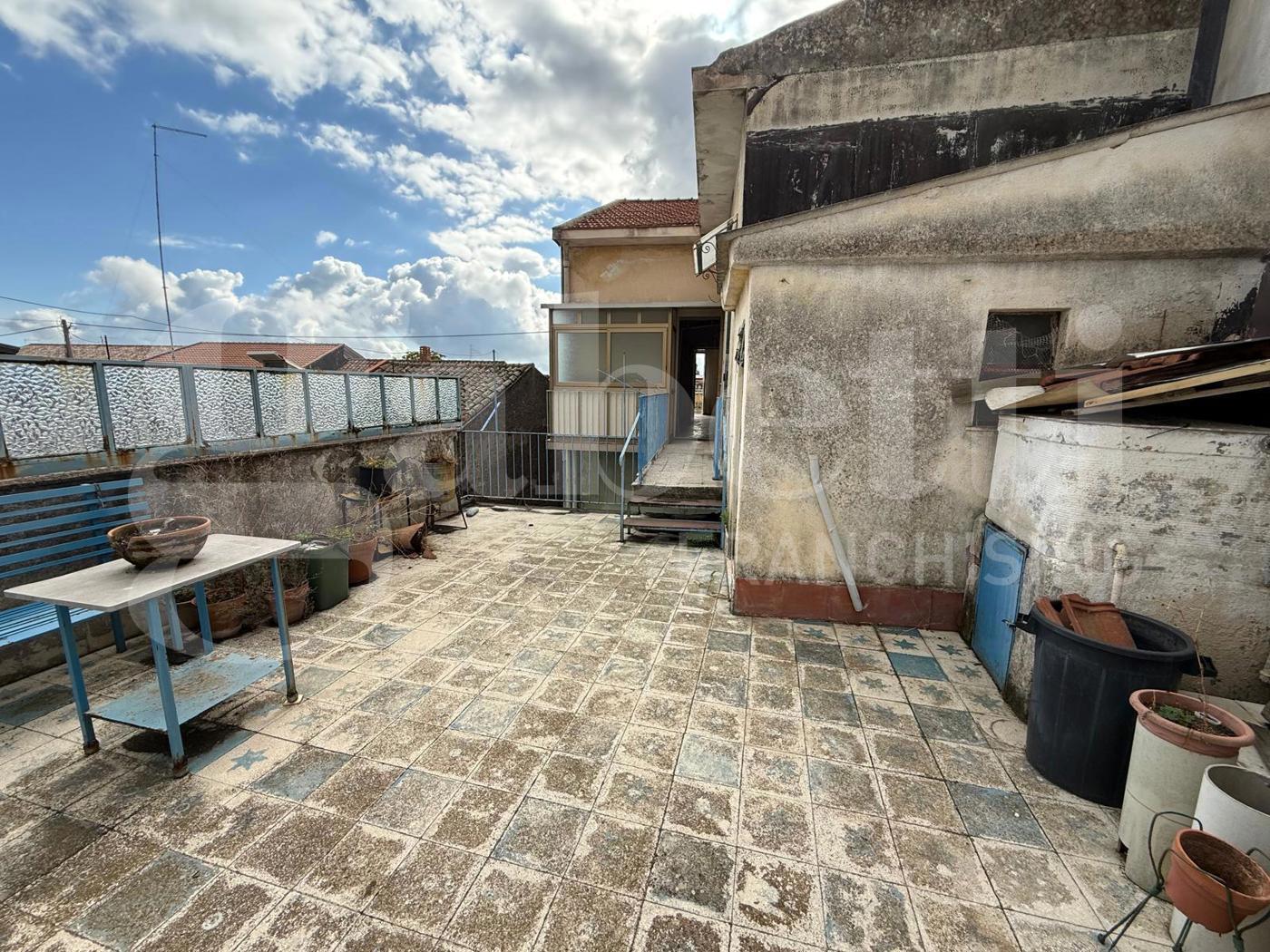 Casa indipendente da ristrutturare a Pedara