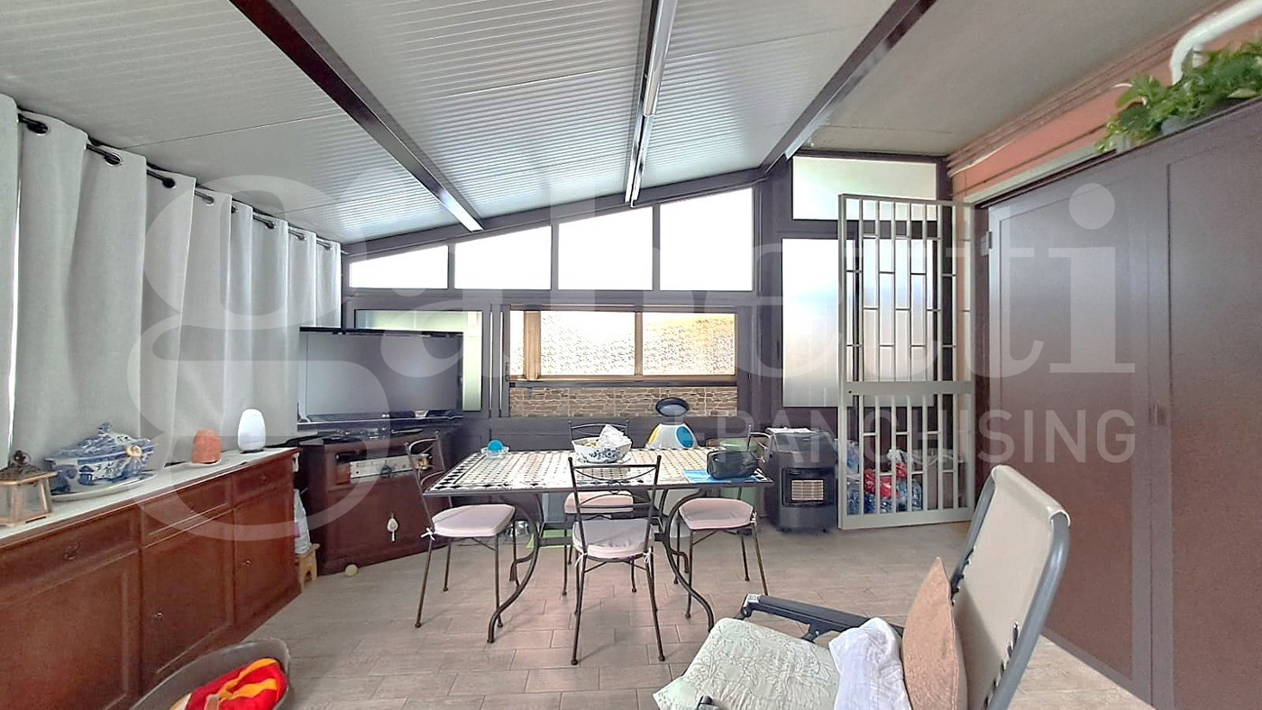 Quadrilocale con box a Aci Castello