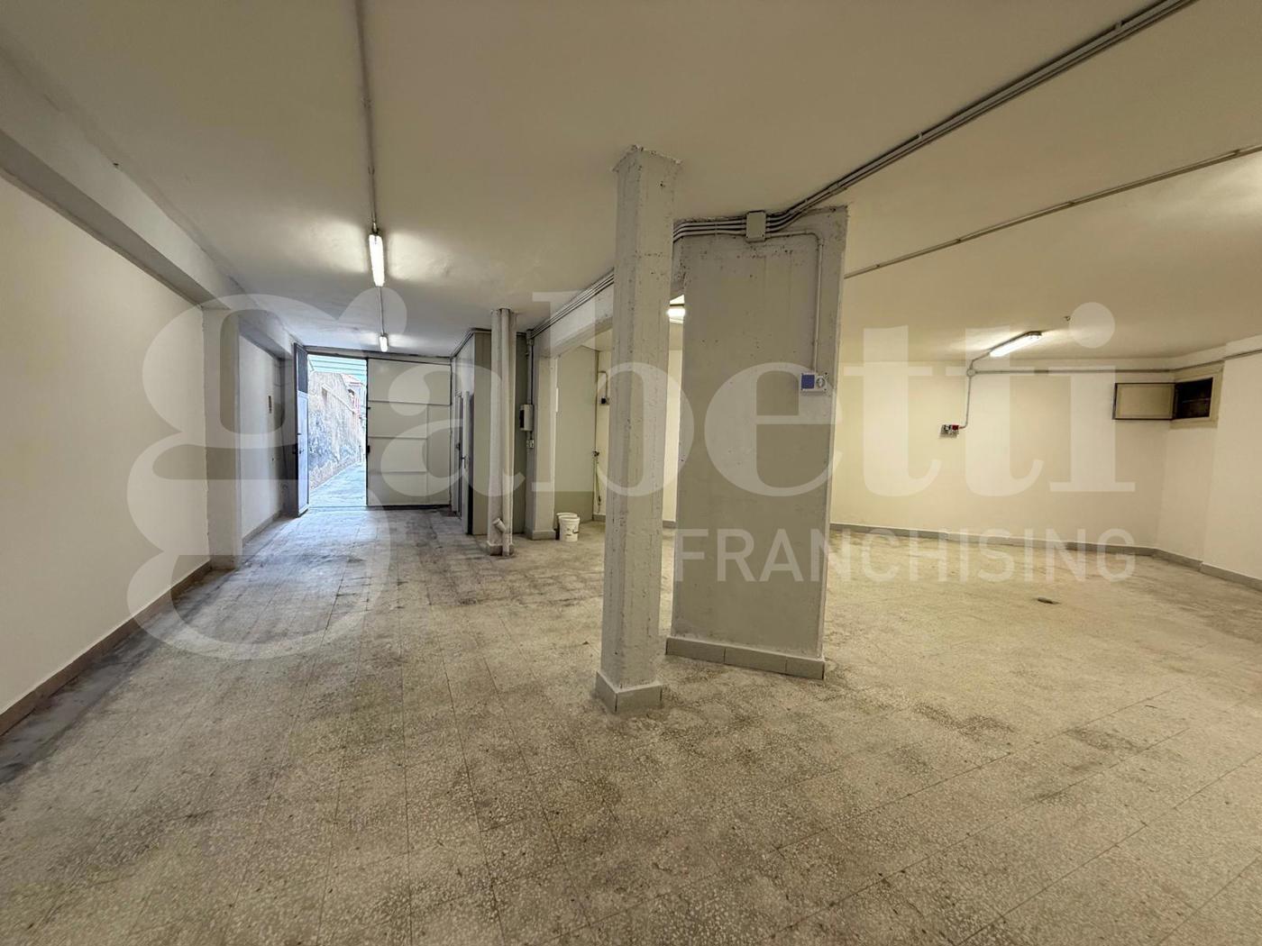 Magazzino in vendita a Misterbianco