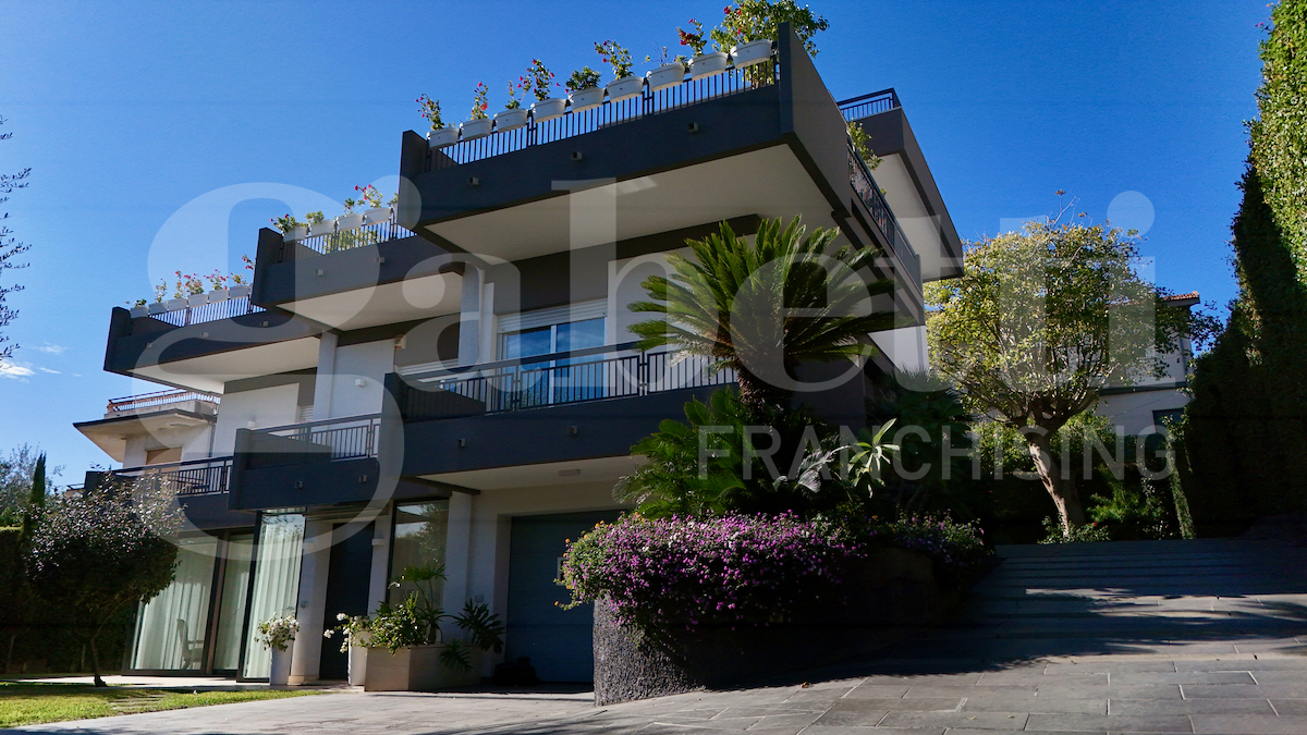 Villa con giardino a Catania