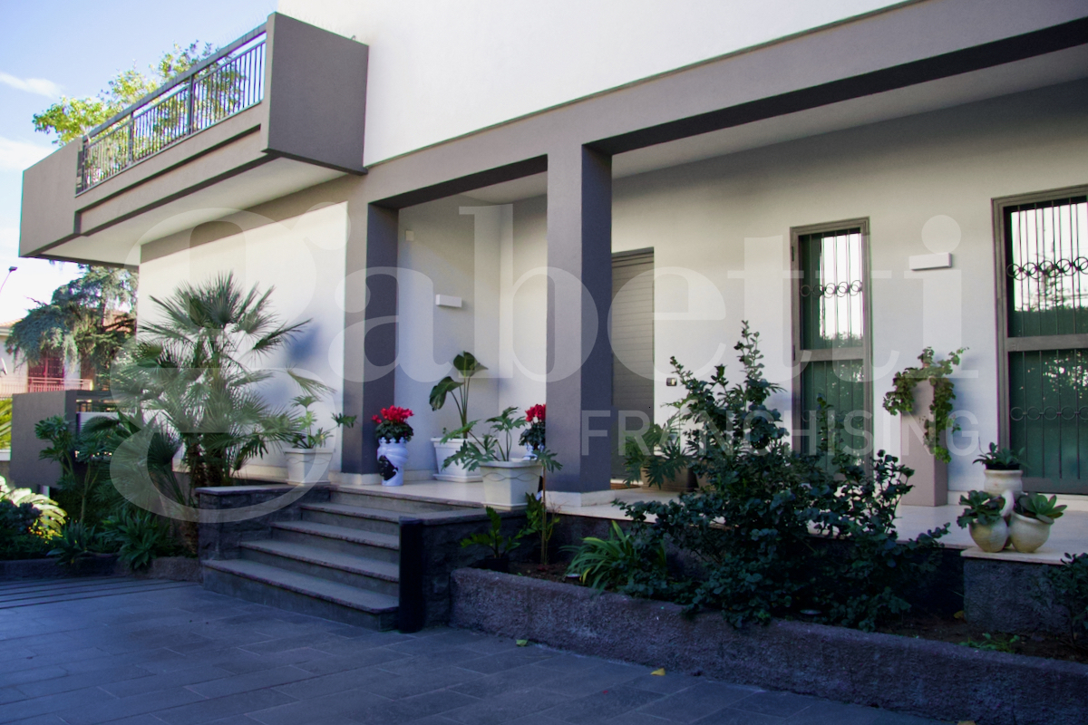 Villa con giardino a Catania